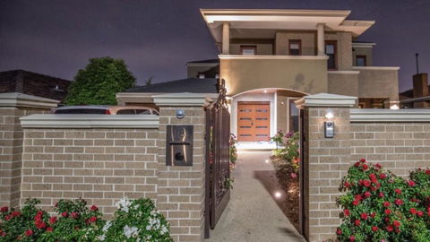 5 Star Room With Own Bathroom - Singles, Couples, Families Or Executives - Accommodation Nelson Bay 1