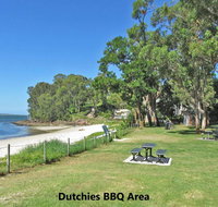 5 Thompson Place Nelson Bay - spacious duplex walking distance to Nelson Bay CBD and Dutchies - Accommodation Nelson Bay