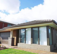 5Bed 2Bath Family House in Werribee - Accommodation Nelson Bay