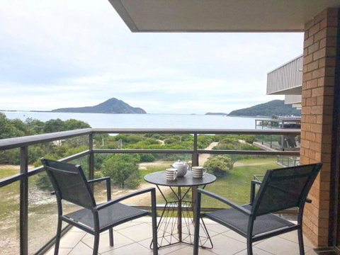 6 'Intrepid' 3 Intrepid Close - Right On The Waterfront - Accommodation Nelson Bay 0
