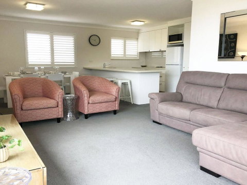 6 'Intrepid' 3 Intrepid Close - Right On The Waterfront - Accommodation Nelson Bay 3