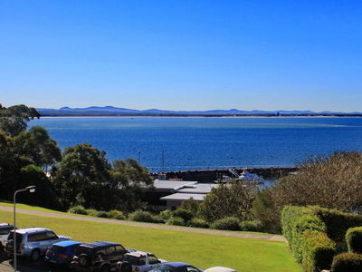 6 'Portofino', 7 Laman Street - Superb Water Views and only 1 minute walk into the heart of town