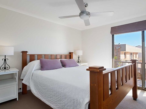 6 'Skyline' 12 Thurlow Avenue - Foxtel & Aircon - Accommodation Nelson Bay 2