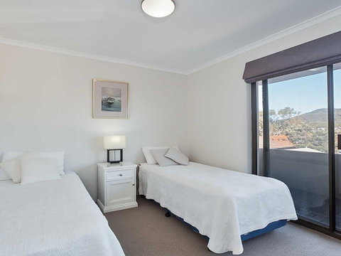 6 'Skyline' 12 Thurlow Avenue - Foxtel & Aircon - Accommodation Nelson Bay 1