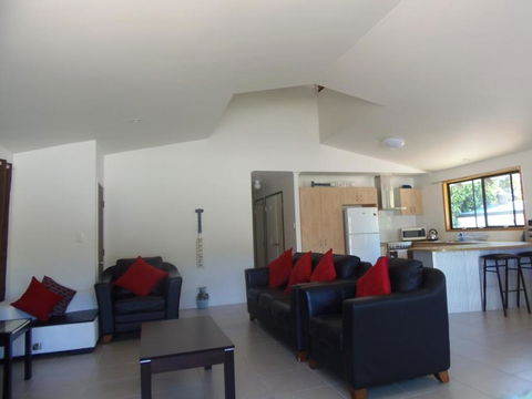 6 Bomburra Court - Rainbow Beach, Pet Friendly In Great Bush And Beach Location - Accommodation Nelson Bay 2