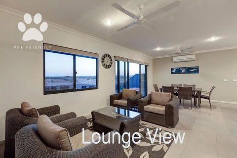 6 Corella Court - PRIVATE JETTY & POOL - Accommodation Nelson Bay 2