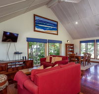 6 Ilmenite Avenue - Coastal beach shack within walking distance to patrolled beach and CBD - Accommodation Nelson Bay