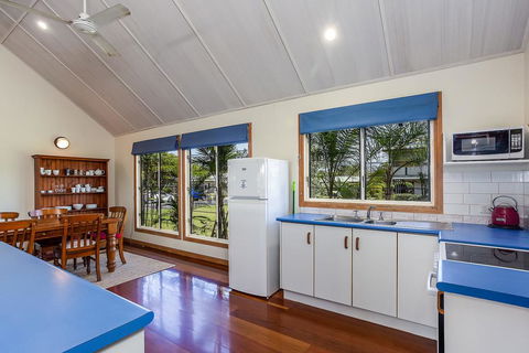 6 Ilmenite Avenue - Coastal Beach Shack Within Walking Distance To Patrolled Beach And CBD, - Accommodation Nelson Bay 1