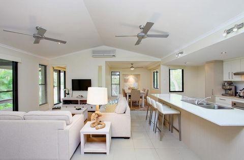 6 Orania Court - Rainbow Shores, Absolutely Gorgeous Beach Side Property Within 200 Metres Walk To The Beach - Accommodation Nelson Bay 1