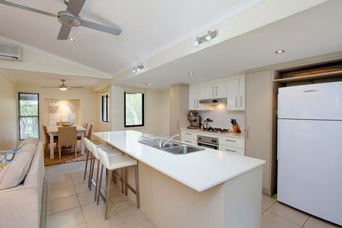 6 Orania Court - Rainbow Shores, Absolutely Gorgeous Beach Side Property Within 200 Metres Walk To The Beach - Accommodation Nelson Bay 3