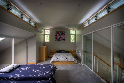 6 Satinwood Drive - Rainbow Shores, Stylish Beach House, Free WiFi - Accommodation Nelson Bay 3
