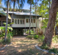 6 Satinwood Drive - Rainbow Shores Stylish Beach House Free WiFi - Accommodation Nelson Bay