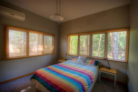 6 Satinwood Drive - Rainbow Shores, Stylish Beach House, Free WiFi - Accommodation Nelson Bay 2