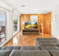 6-bed Oceanfront House with Jacuzzi Games Parking