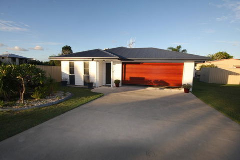 62 Tingira Close - Modern Lowset Home With Swimming Pool, Outdoor Area, Ample Parking. Pet Friendly - Accommodation Nelson Bay 1
