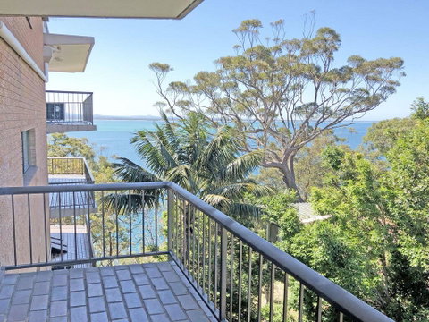 7 'Skyline' 12 Thurlow Avenue - Unit With A WOW Factor - Accommodation Nelson Bay 2