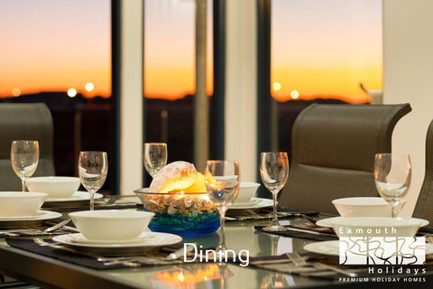 7 GNULLI - PRIVATE JETTY - Nelsons Bay Accommodation 2