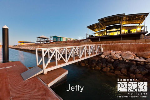 7 GNULLI - PRIVATE JETTY - Nelsons Bay Accommodation 1