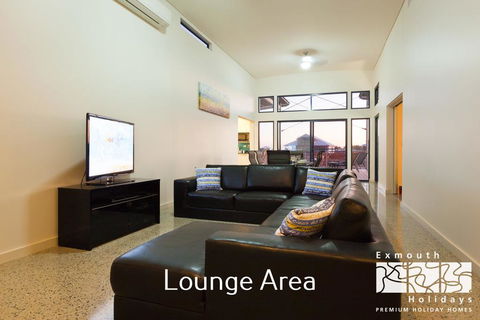 7 GNULLI - PRIVATE JETTY - Nelsons Bay Accommodation 3
