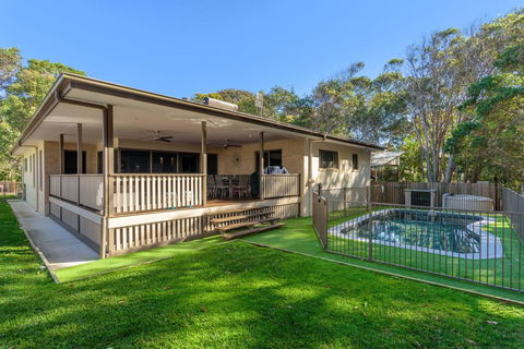 7 Ibis Court - Spacious Family Home With Large Outdoor Area, Swimming Pool & Ample Parking - Accommodation Nelson Bay 0