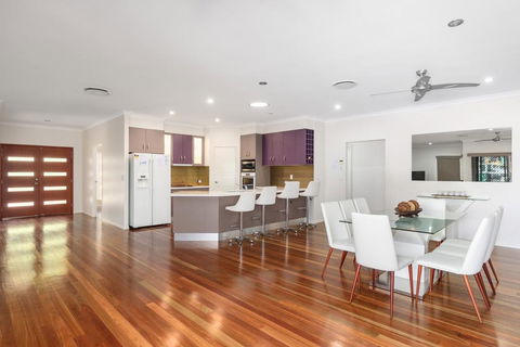 7 Ibis Court - Spacious Family Home With Large Outdoor Area, Swimming Pool & Ample Parking - Accommodation Nelson Bay 3