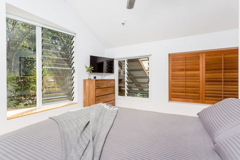 7 Naiad Court - Rainbow Shores, Perfect Beach House, Swimming Pool And Walk To Beach, Aircon, Wi-Fi - Accommodation Nelson Bay 1