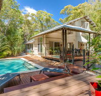 7 Naiad Court - Rainbow Shores Perfect Beach House Swimming Pool and Walk To Beach Aircon Wi-Fi - Accommodation Nelson Bay