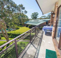 73 'Bay Parklands' 2 Gowrie Avenue - solar heated pool spa tennis court  views - Accommodation Nelson Bay