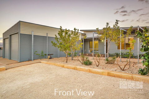78 Madaffari Drive - PRIVATE JETTY And Pool - Accommodation Nelson Bay 3