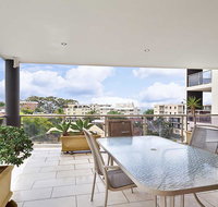 8 'Carrington' 15 Government Road - spacious unit with air conditioning and lift - Accommodation Nelson Bay