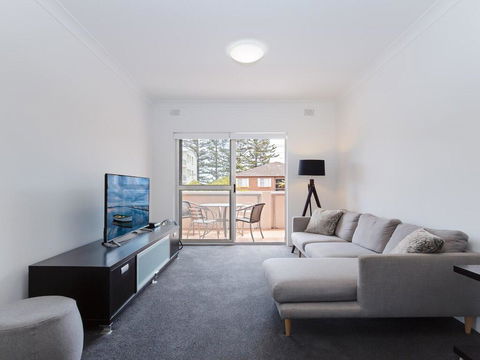 9 'Bronte Court', 17 Magnus Street - Renovated Unit With Filtered Views & Pool - Accommodation Nelson Bay 1