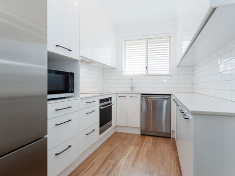 9 'Bronte Court', 17 Magnus Street - Renovated Unit With Filtered Views & Pool - Accommodation Nelson Bay 2