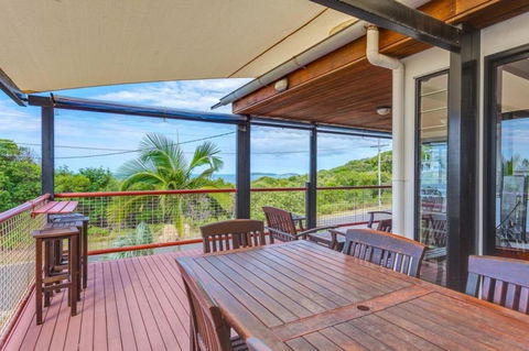 90 Cooloola Drive - Rainbow Beach, Luxury Beach House, Ocean Views - Accommodation Nelson Bay 2