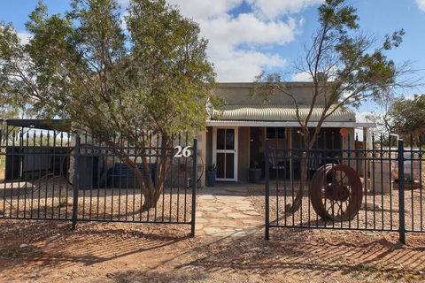 A Real Bush Retreat. Kangas, Emus & Starry Skies. - Accommodation Nelson Bay 0