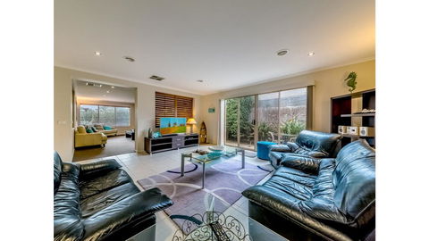 A TOUCH OF CLASS - PET FRIENDLY (OUTSIDE ONLY) - Accommodation Nelson Bay 1