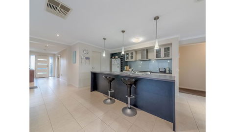 A TOUCH OF CLASS - PET FRIENDLY (OUTSIDE ONLY) - Accommodation Nelson Bay 3