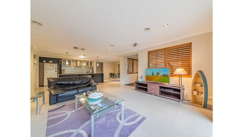 A TOUCH OF CLASS - PET FRIENDLY (OUTSIDE ONLY) - Accommodation Nelson Bay 2