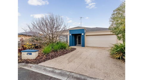 A TOUCH OF CLASS - PET FRIENDLY (OUTSIDE ONLY) - Accommodation Nelson Bay 0