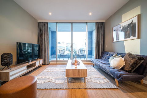 Above The Square On Hindmarsh-Pool - Gym - Carpark - Nelsons Bay Accommodation 0