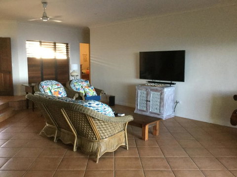 ABSOLUTE BEACHFRONT BLISS @ NEWELL BEACH - Accommodation Nelson Bay 2