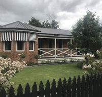Acacia House - Central Healesville - Yarra Valley - Accommodation Nelson Bay
