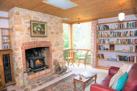 Adelaide Hills 'Camellia Cottage' - WiFi - Accommodation Nelson Bay 0