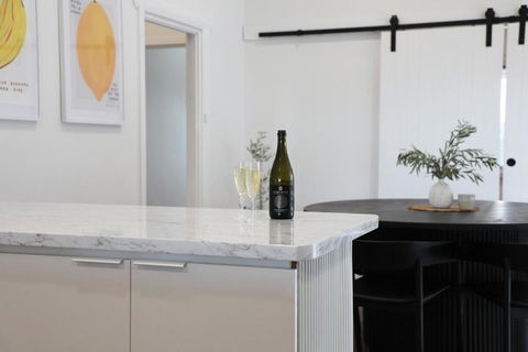 Dreamy Abode - Vineyard Retreat - Nelsons Bay Accommodation 3