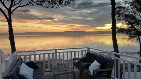Dreamy Lake Retreat Sunsets - Accommodation Nelson Bay 0