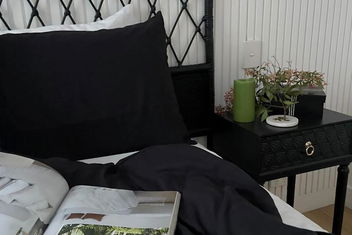 Ebony & Ivory Villa with Accommodation Nelson Bay