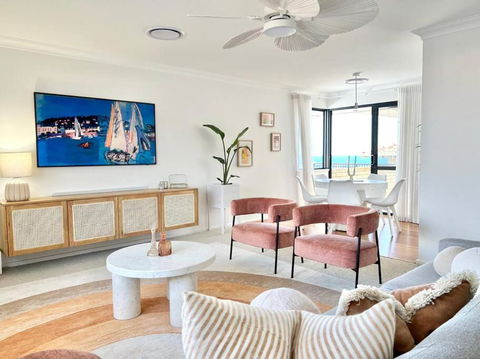 Dolce Vista - North Beach Coastal Haven - Nelsons Bay Accommodation 3