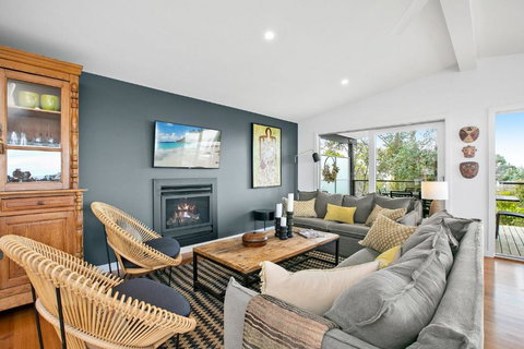 Evans Beach Retreat - Nelson Bay Accommodation.com 3