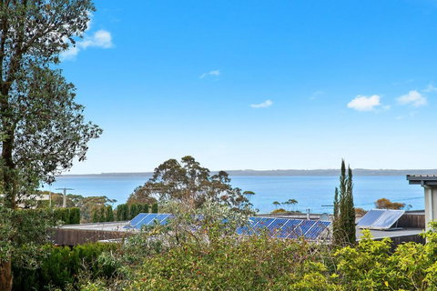 Evans Beach Retreat - Nelson Bay Accommodation.com 1