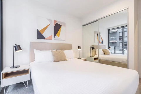 Executive Comfort Living Near La Trobe & RMIT Uni - Accommodation Nelson Bay 4