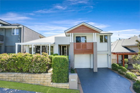 Entire Home In Park Central - Family-Friendly Getaway - Walk To Parks, Shops And Transport In Macarthur - Accommodation Nelson Bay 0